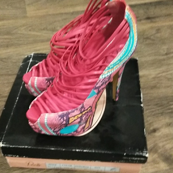 Heels - Picture 2 of 3